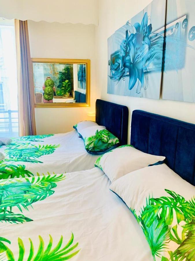 Endless Stunning Mediterranean Sea Views Promenade Des Anglais Ница Екстериор снимка