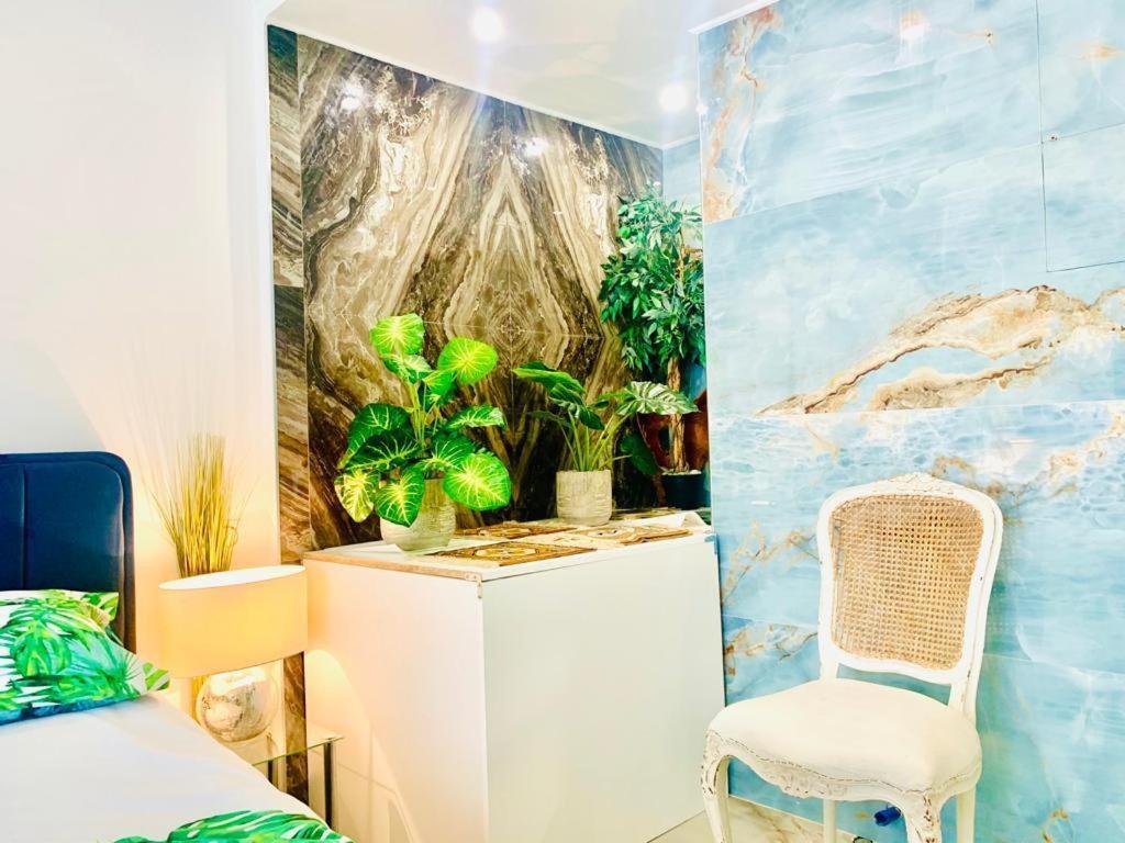 Endless Stunning Mediterranean Sea Views Promenade Des Anglais Ница Екстериор снимка
