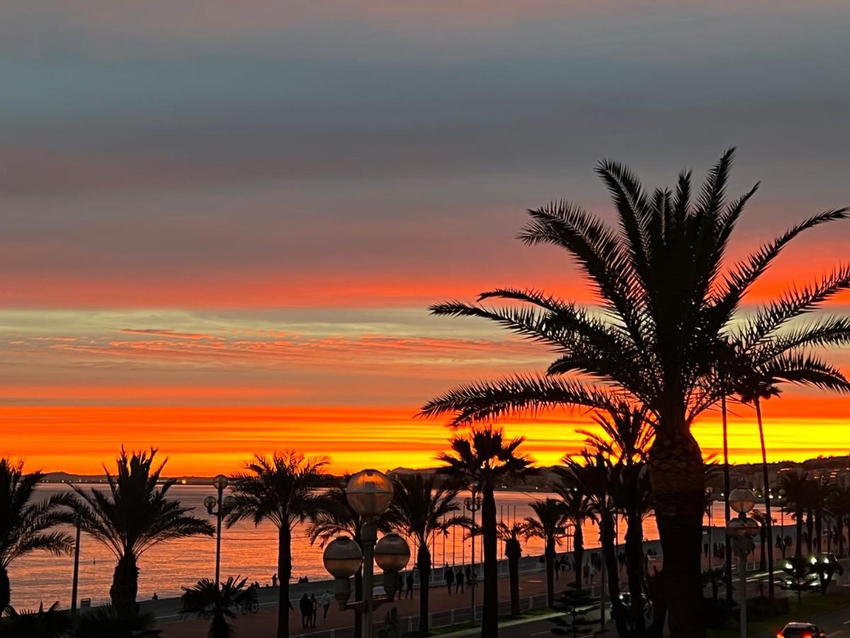 Endless Stunning Mediterranean Sea Views Promenade Des Anglais Ница Екстериор снимка
