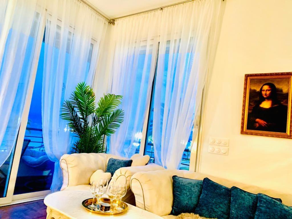 Endless Stunning Mediterranean Sea Views Promenade Des Anglais Ница Екстериор снимка