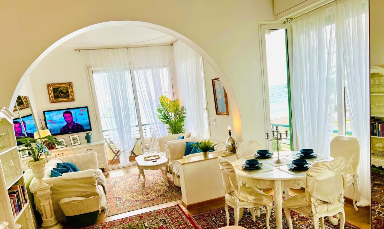 Endless Stunning Mediterranean Sea Views Promenade Des Anglais Ница Екстериор снимка